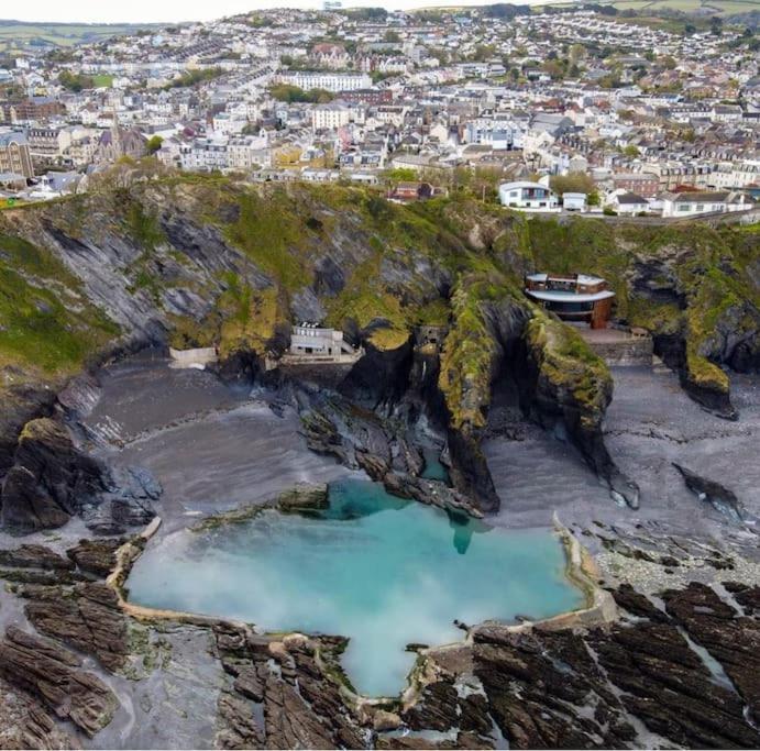Paramount Apartments Ilfracombe, Arty Seaside Holiday Apartments Exterior foto